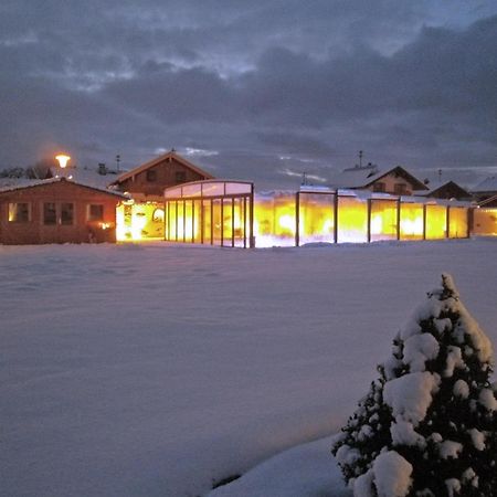 Alluring Holiday Home In Ubersee With Whirlpool Eksteriør billede
