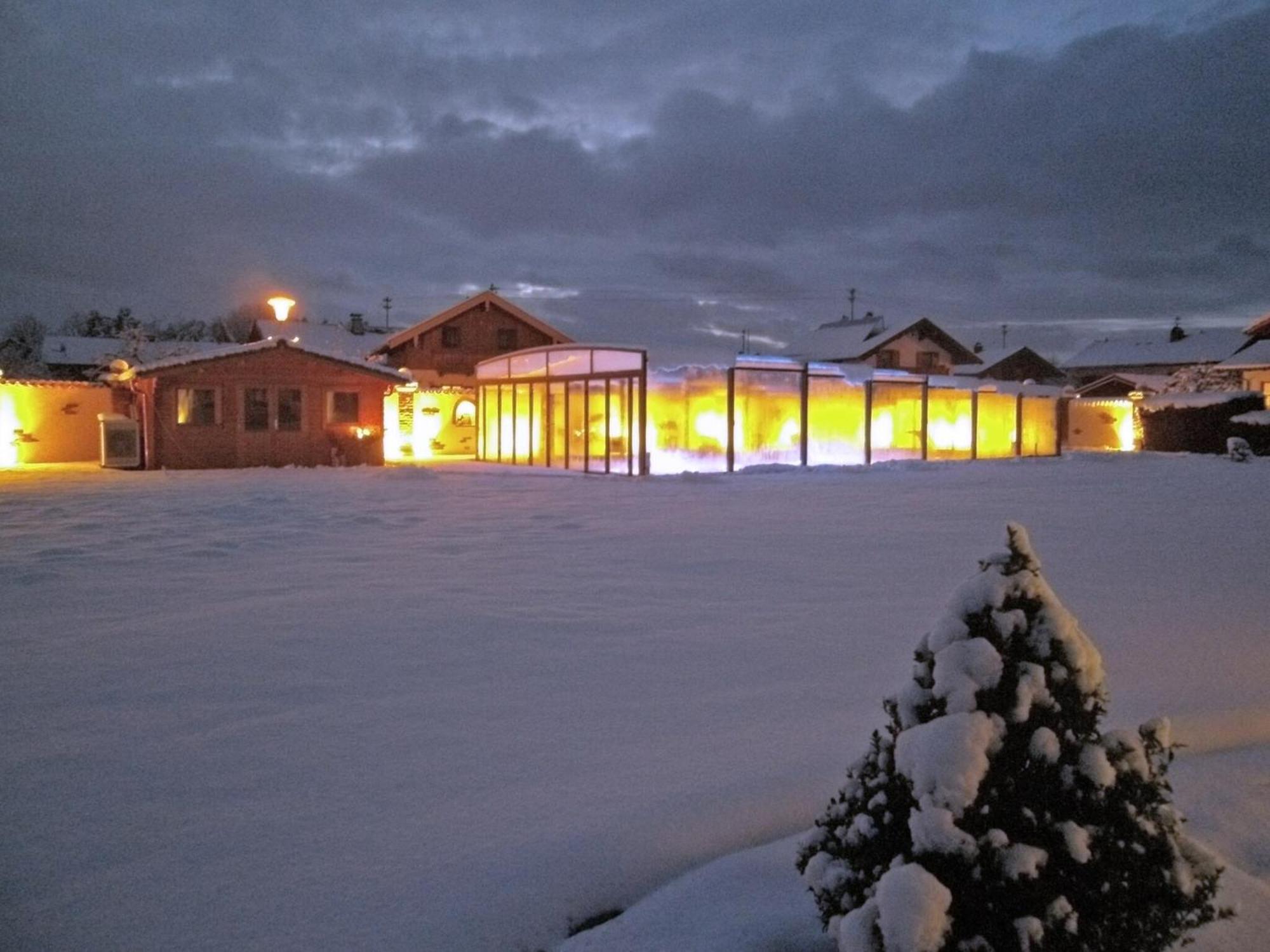 Alluring Holiday Home In Ubersee With Whirlpool Eksteriør billede