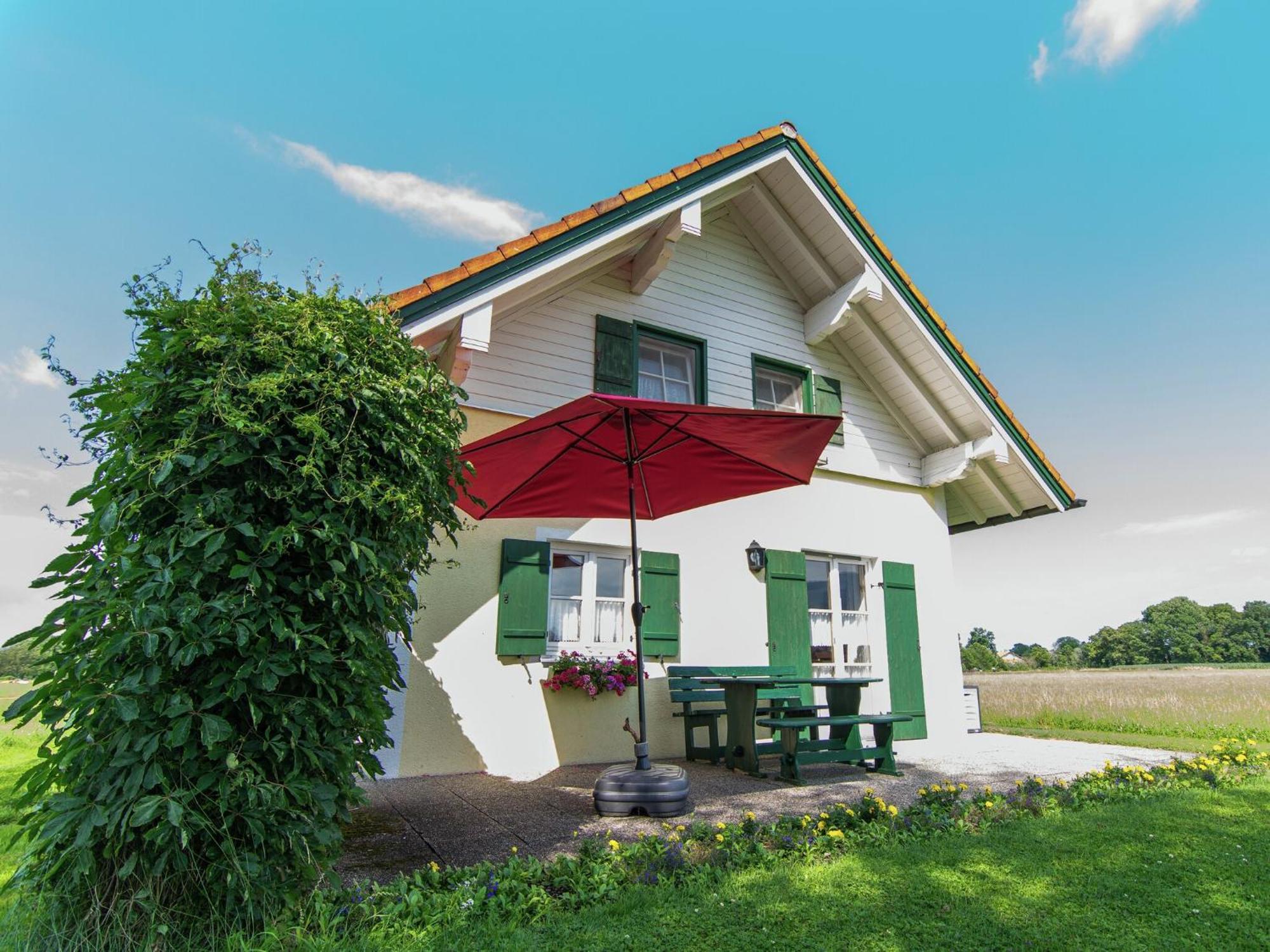 Alluring Holiday Home In Ubersee With Whirlpool Eksteriør billede