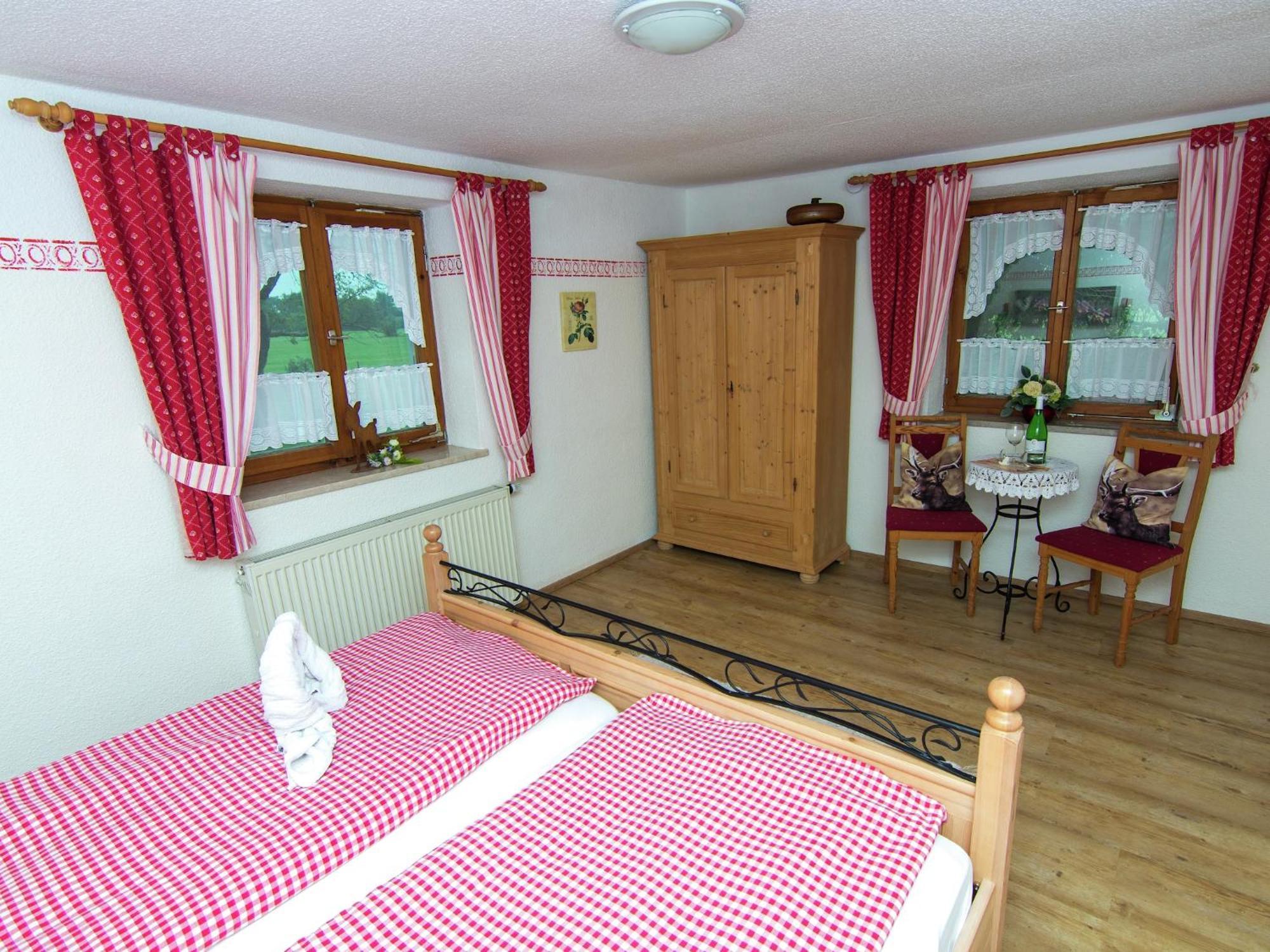 Alluring Holiday Home In Ubersee With Whirlpool Eksteriør billede