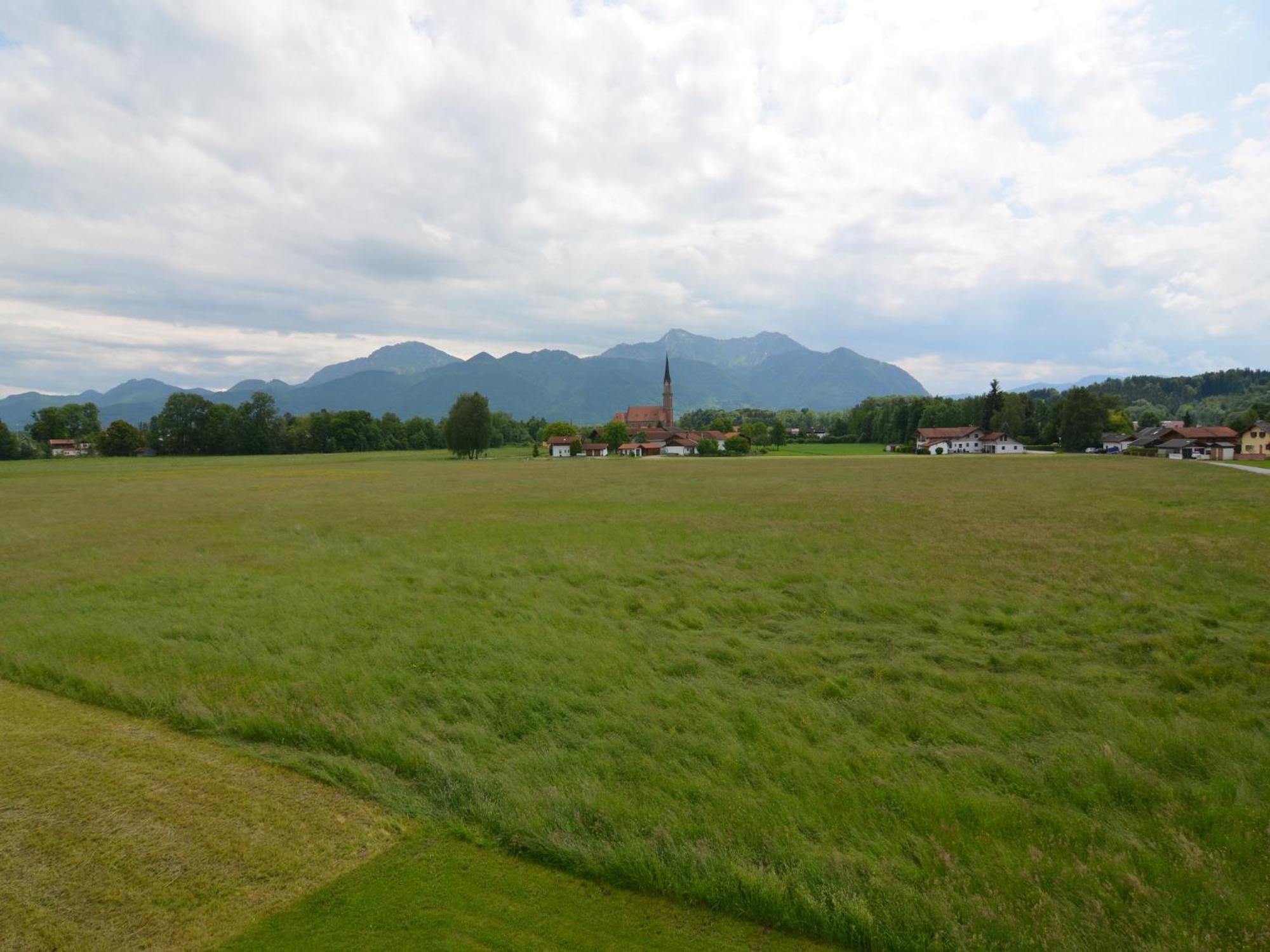 Alluring Holiday Home In Ubersee With Whirlpool Eksteriør billede