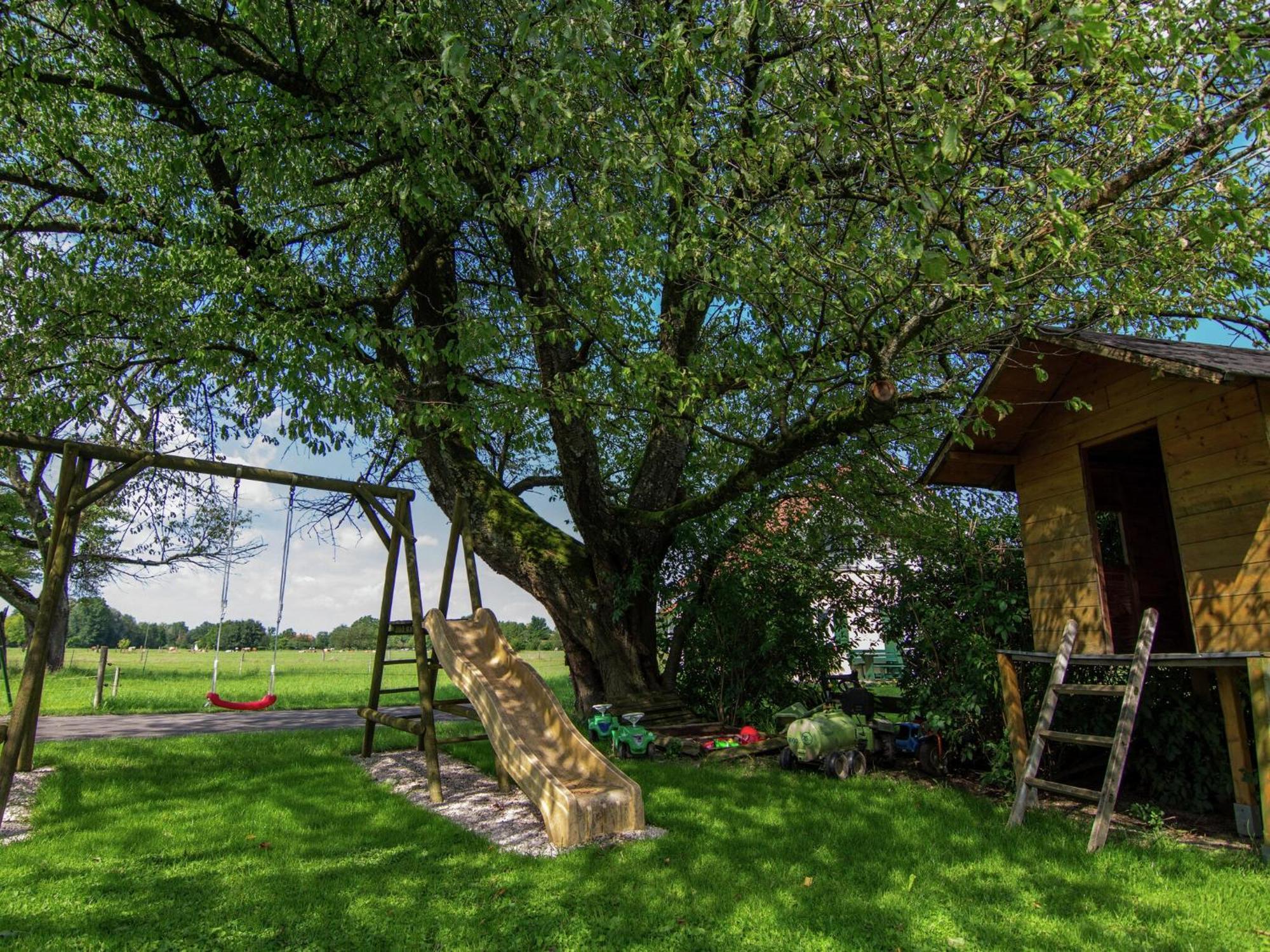 Alluring Holiday Home In Ubersee With Whirlpool Eksteriør billede