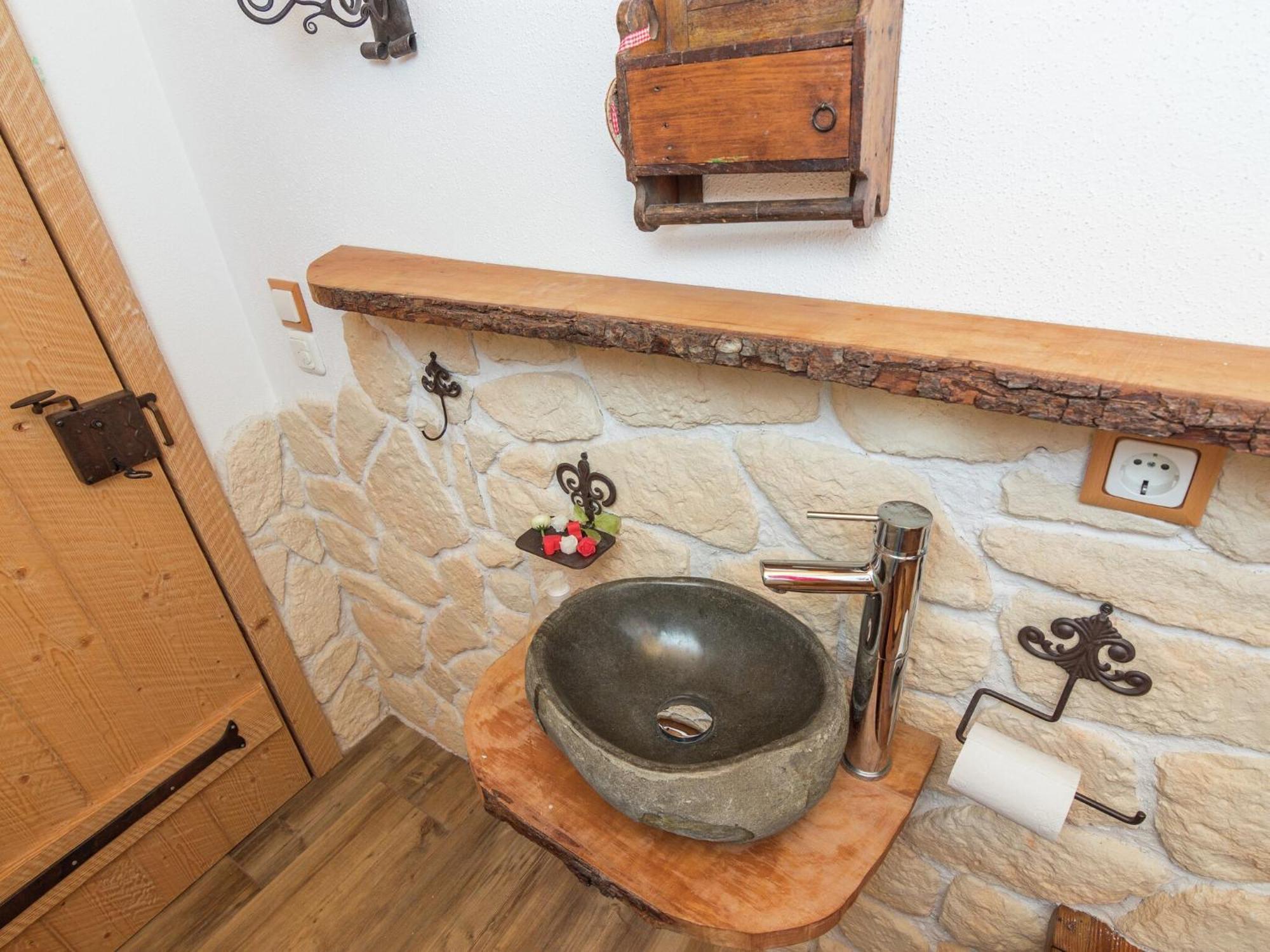 Alluring Holiday Home In Ubersee With Whirlpool Eksteriør billede