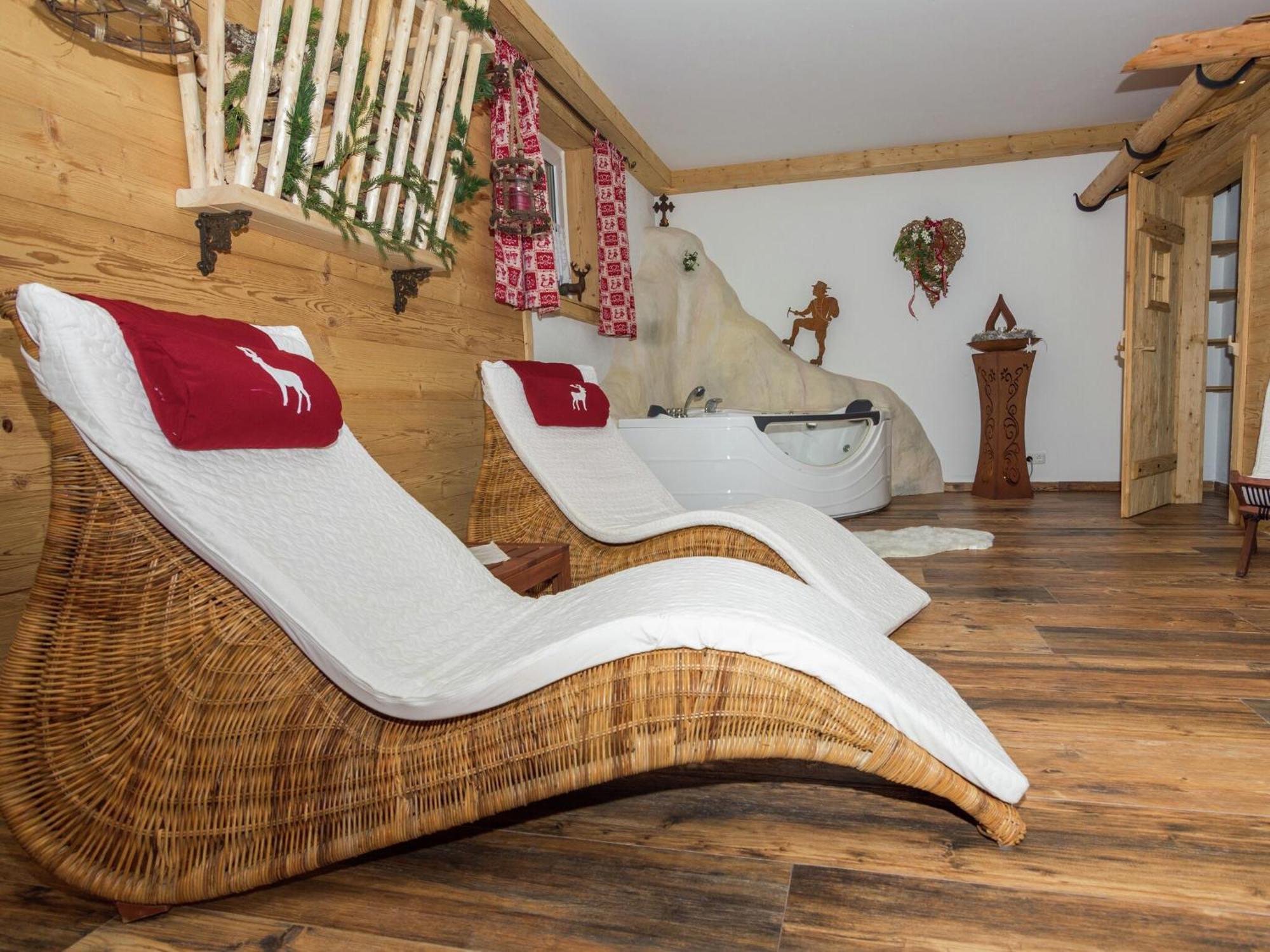 Alluring Holiday Home In Ubersee With Whirlpool Eksteriør billede