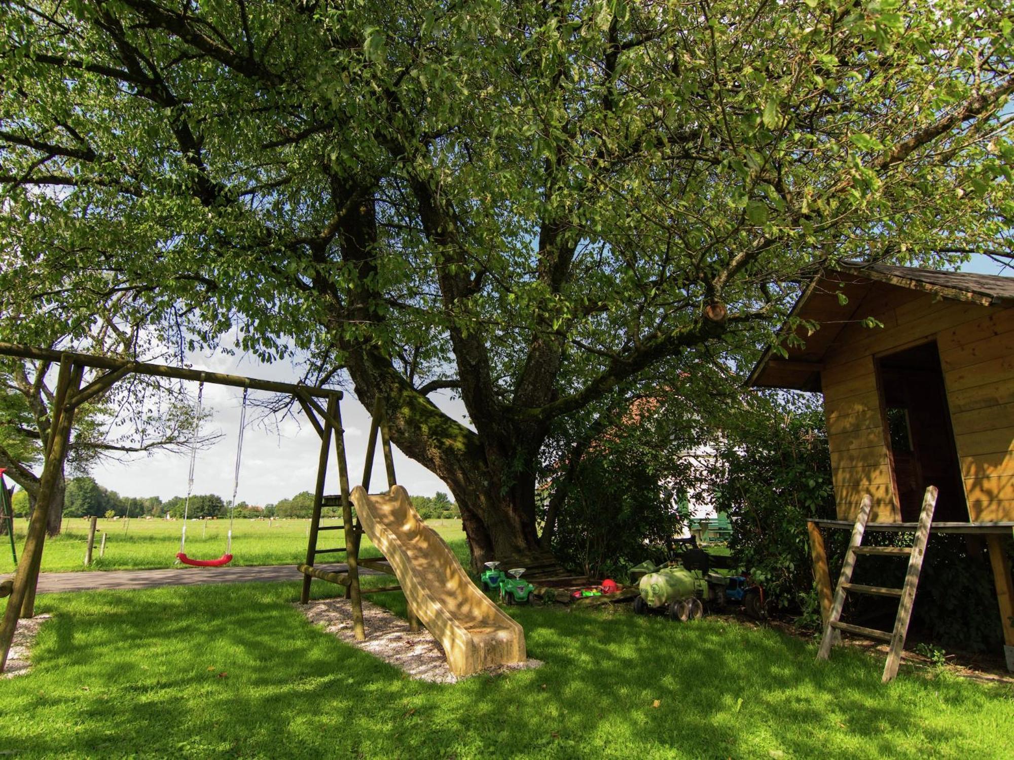 Alluring Holiday Home In Ubersee With Whirlpool Eksteriør billede