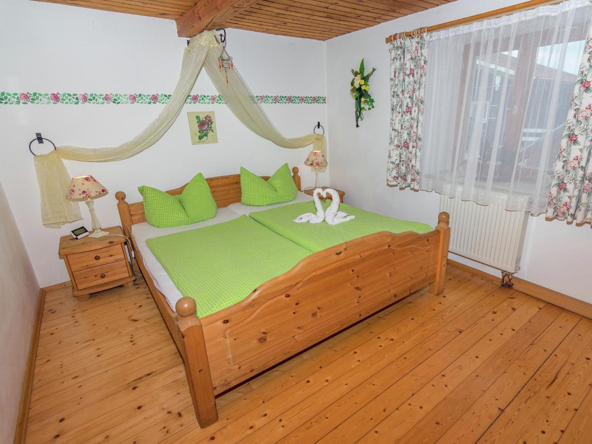 Alluring Holiday Home In Ubersee With Whirlpool Eksteriør billede