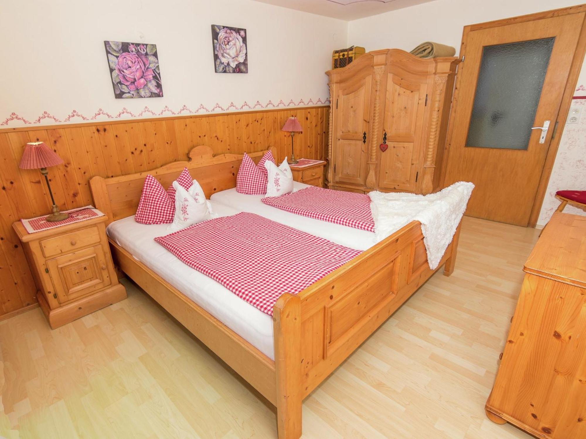 Alluring Holiday Home In Ubersee With Whirlpool Eksteriør billede