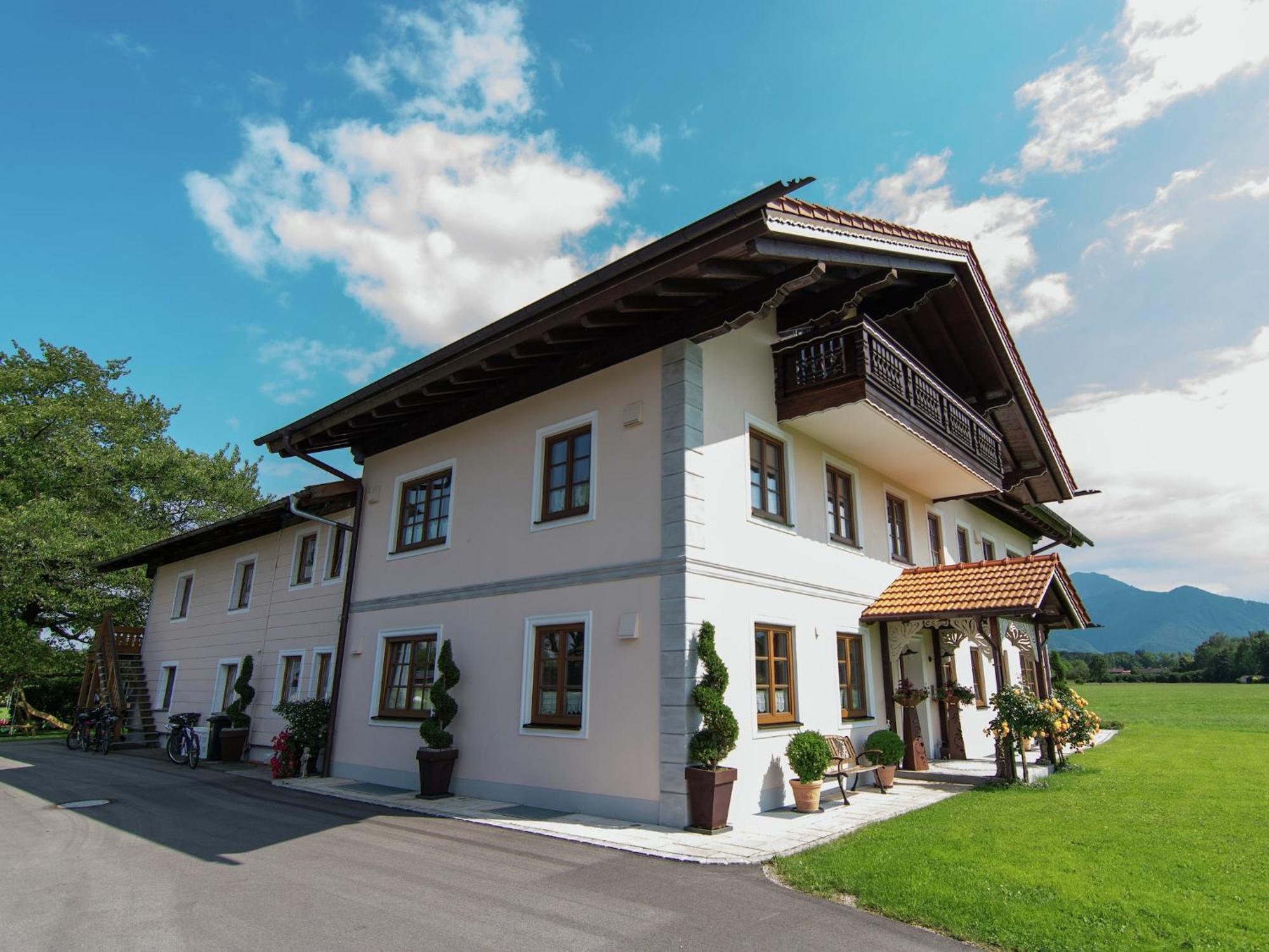 Alluring Holiday Home In Ubersee With Whirlpool Eksteriør billede